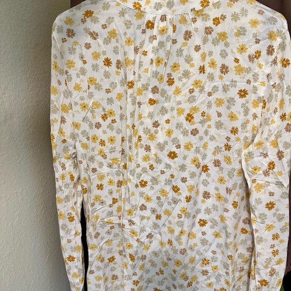 NWT Gap blouse. Flowy, cute - Picture 3 of 4